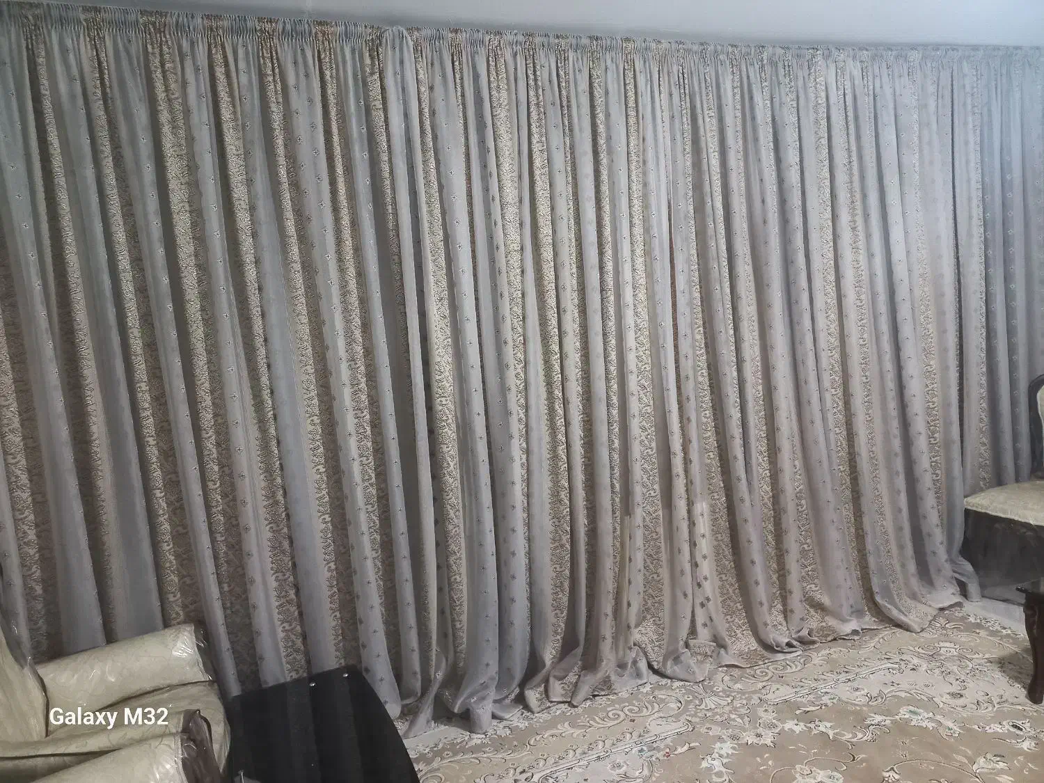 صندلی آرایشگاه|آرایشگاه و سالن‌های زیبایی|گلبهار, شهر جدید گلبهار|دیوار