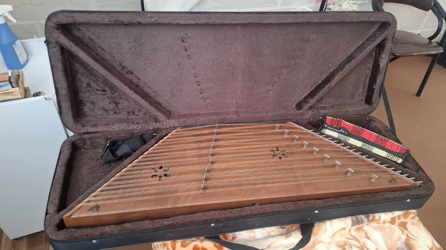 سنتور|سازهای سنتی|ابرکوه, |دیوار