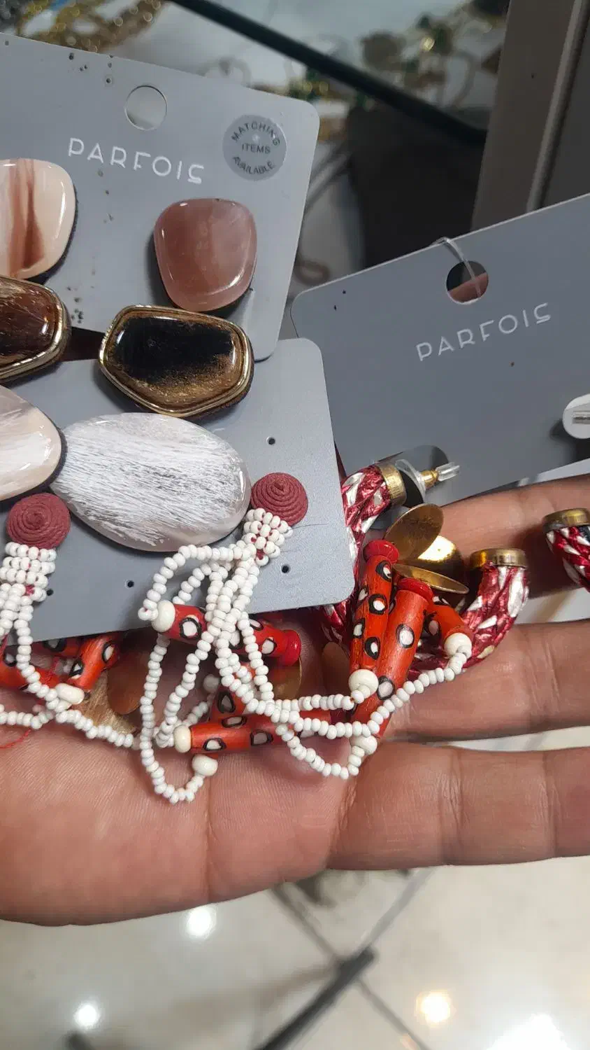 خانم فروشنده در پوشاک فروشی|استخدام خدمات فروشگاه و رستوران|سنندج, |دیوار