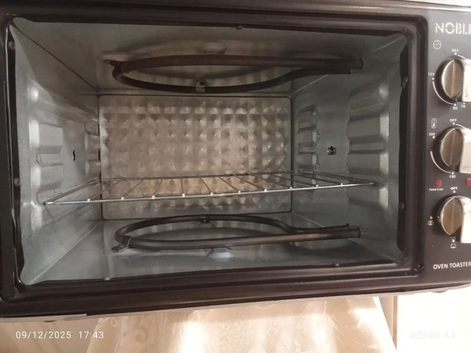 توستر درحد نو زیاد استفاده نشده رنگ طوسی|اجاق گاز و لوازم برقی پختوپز|سنندج, |دیوار