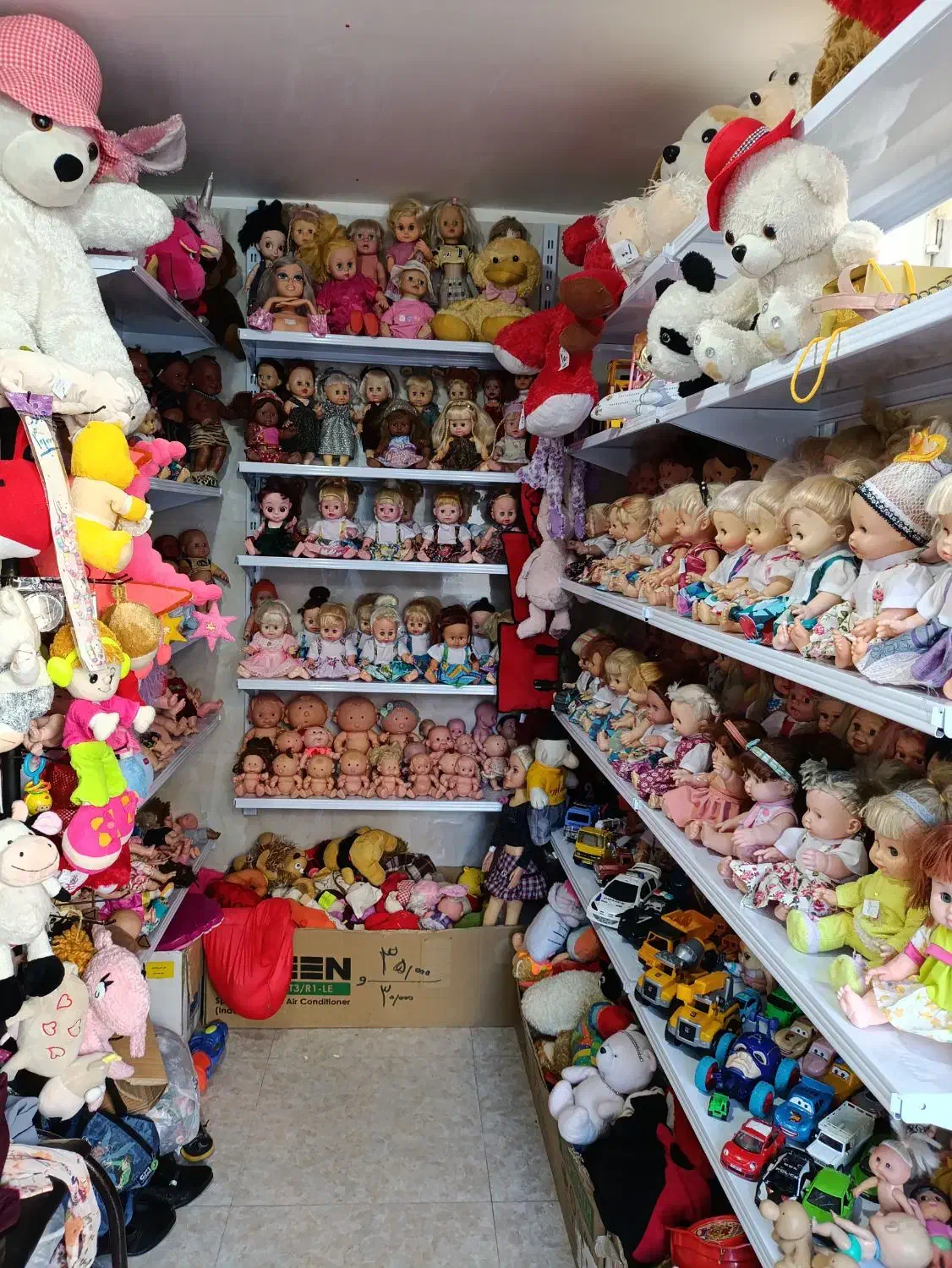 عروسک واسباب بازی استوک|اسباب‌بازی بچه|قروه, |دیوار