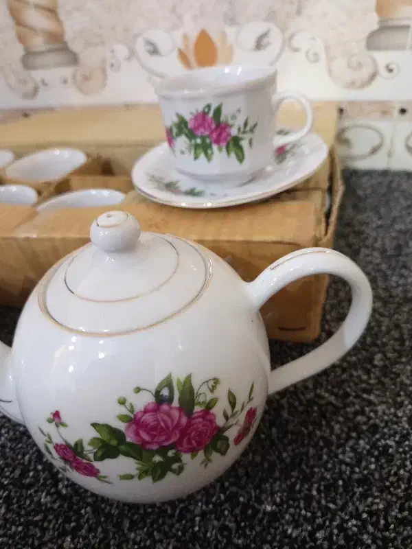 سرویس چای خوری قدیمی گلسرخی|ظروف سرو و پذیرایی|هندیجان, |دیوار