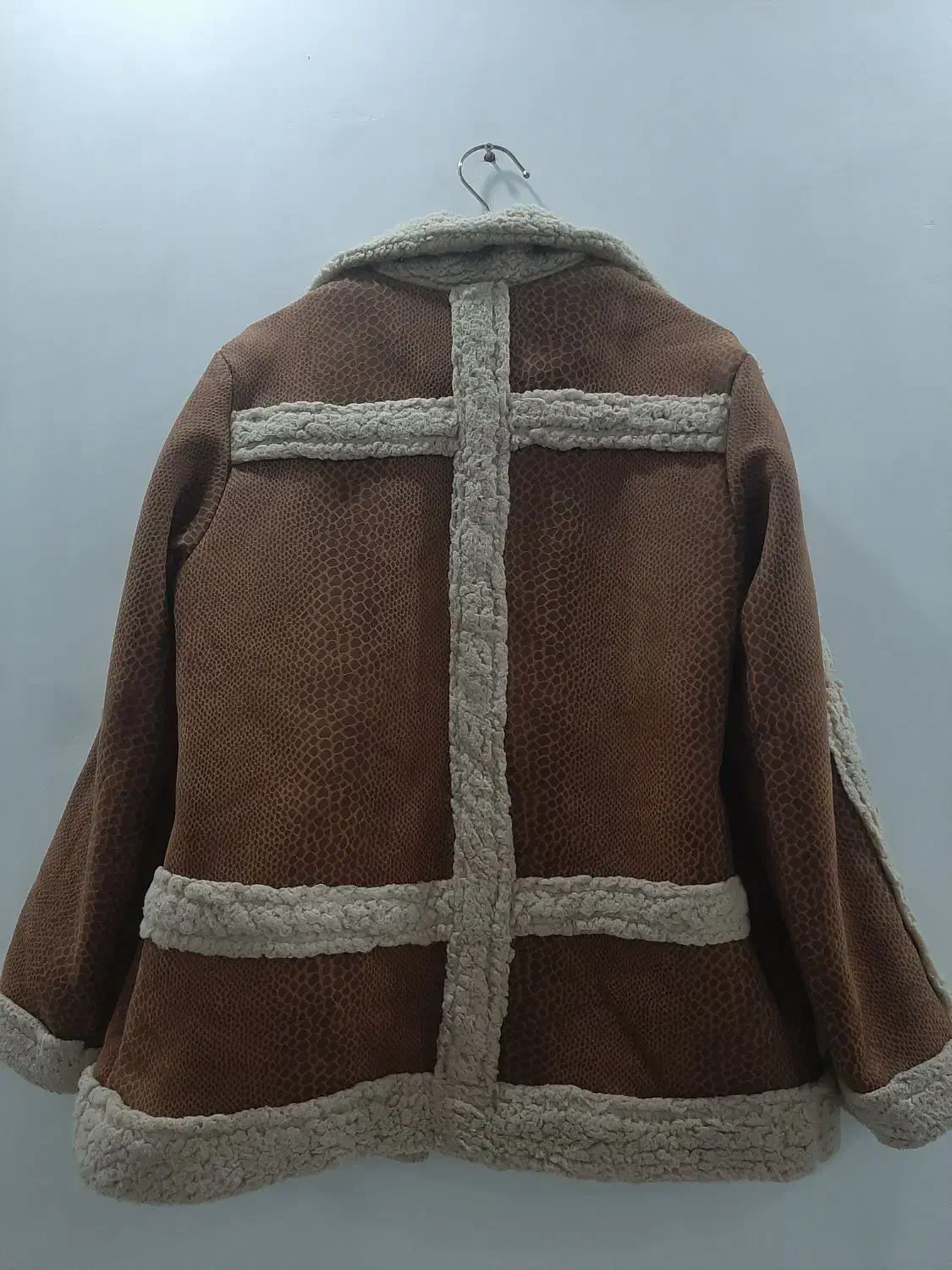 پالتو|لباس|قرچک, پویینک|دیوار