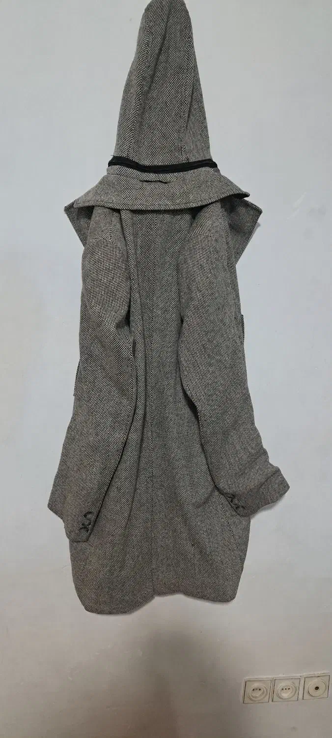 یک عدد پالتو|لباس|اشتهارد, |دیوار