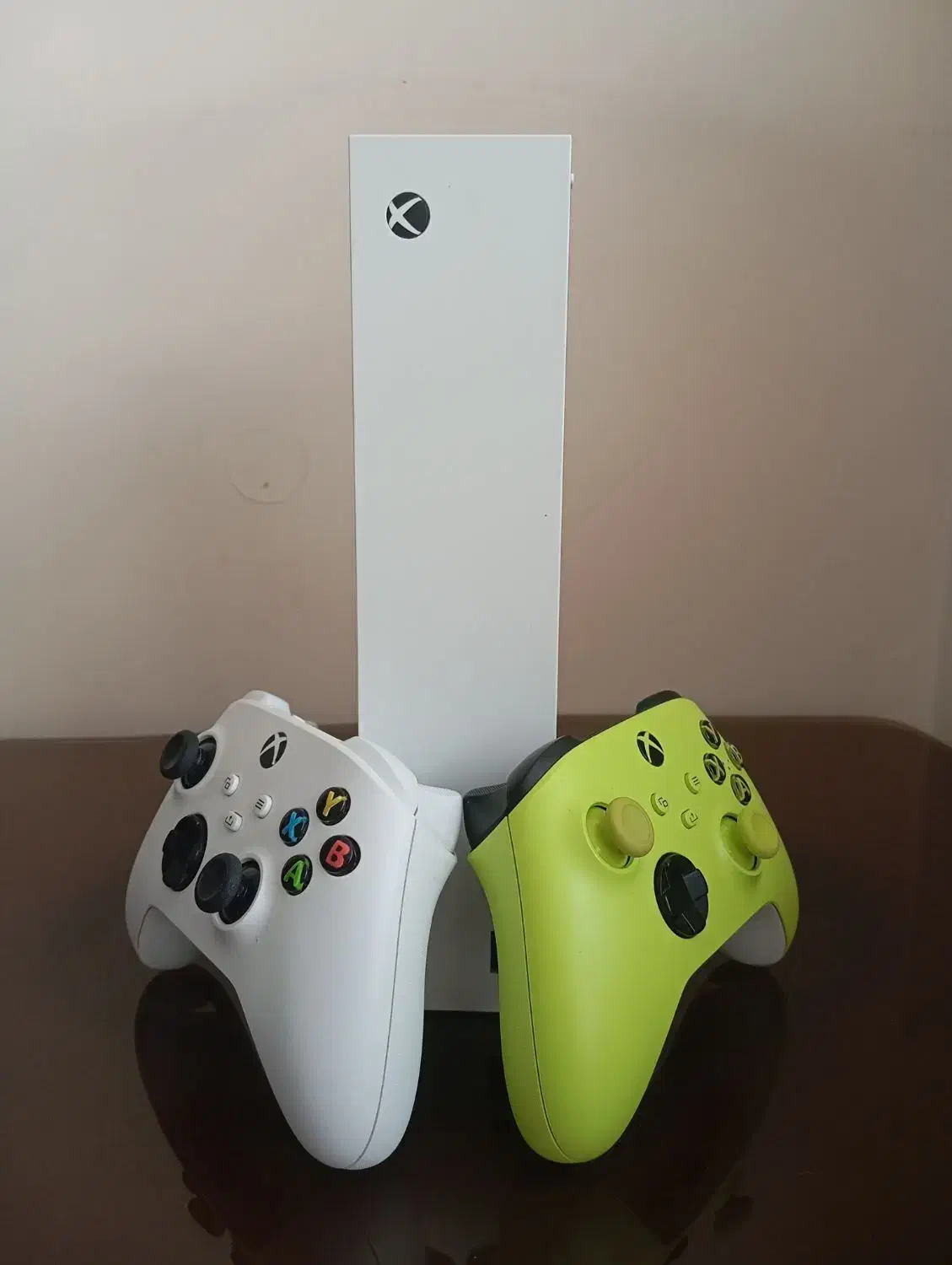 کنسول بازی.xbox series s. دو دسته|کنسول، بازی ویدئویی و آنلاین|اصفهان, کوی امام|دیوار