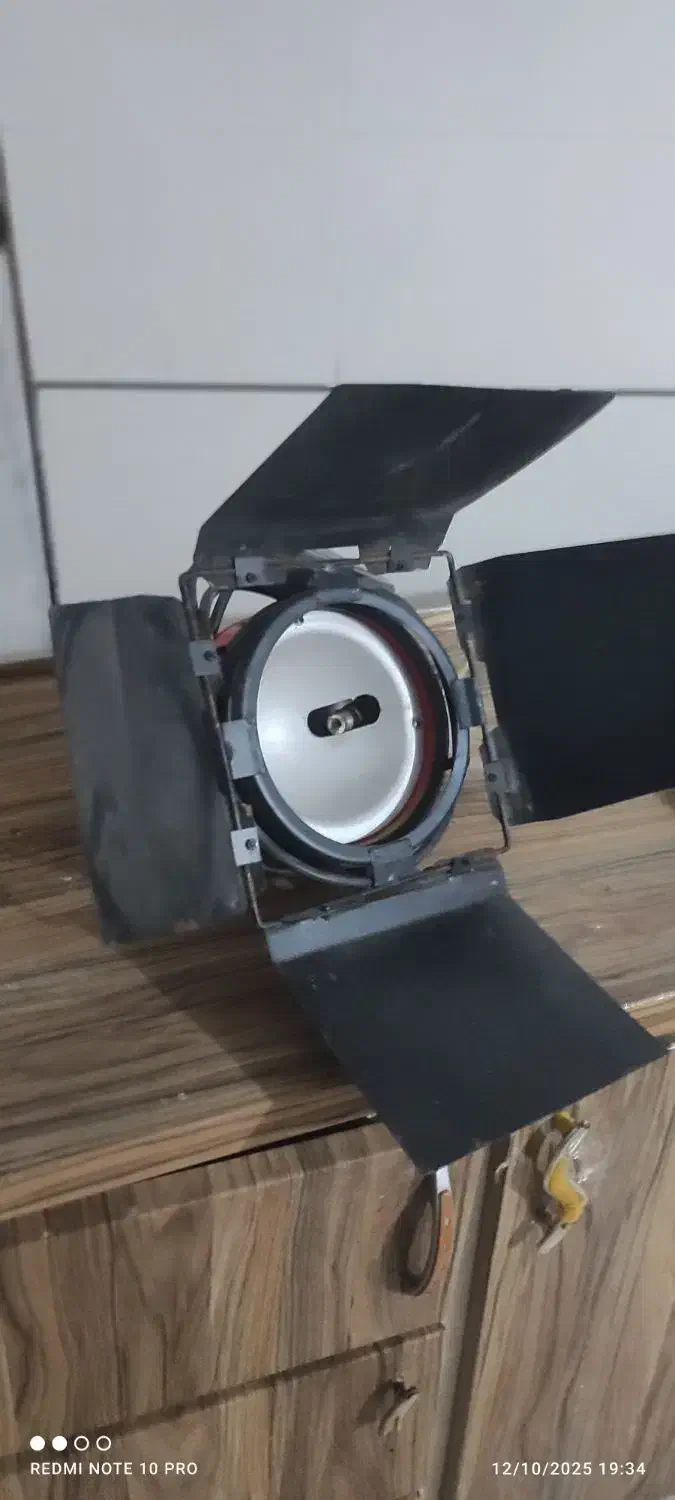 جت لایت|لامپ و چراغ|تربتحیدریه, میدان مرکزی|دیوار