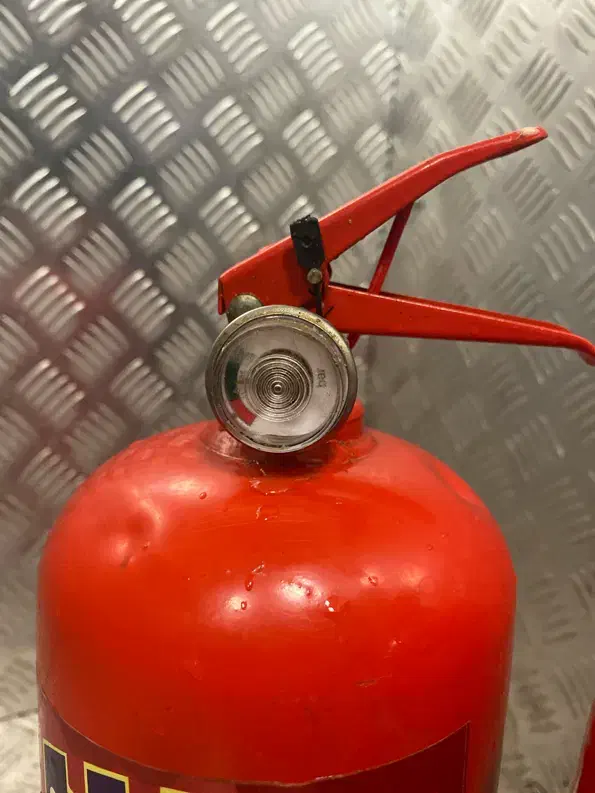 کپسول آتش نشانی|ابزارآلات|پرند, فاز ۳|دیوار