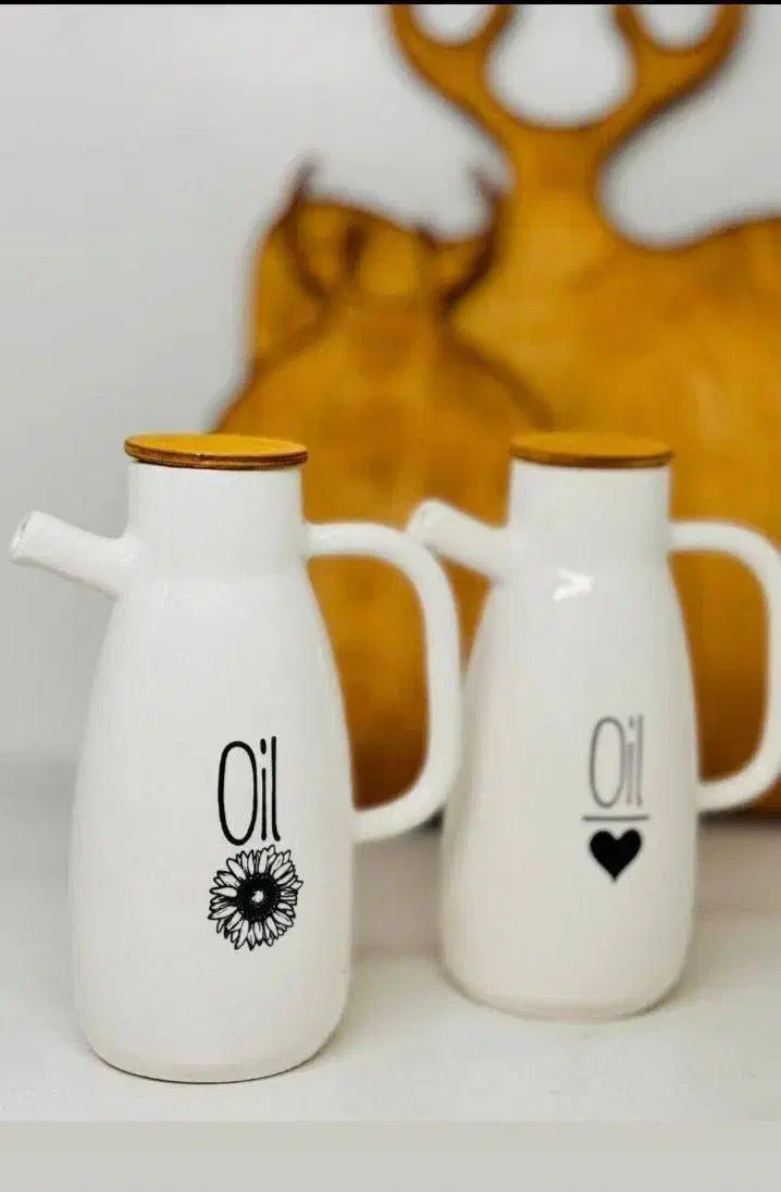 کتری، روغن ریز، جوراب، چنگال ظرف فریزر، بشقاب چوب|آب‌چکان و نظم‌دهنده ظروف|آفتاب, |دیوار