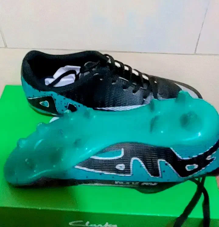 کفش چمن استوک سایز 42 و 43|کیف، کفش، کمربند|قم, علی آباد سعدگان|دیوار