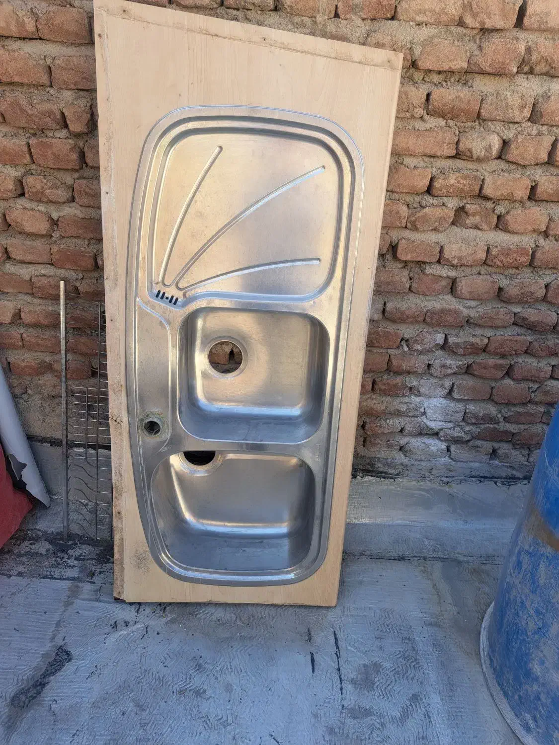 دو تا میز و ابچکان و سینک|آب‌چکان و نظم‌دهنده ظروف|آذرشهر, |دیوار