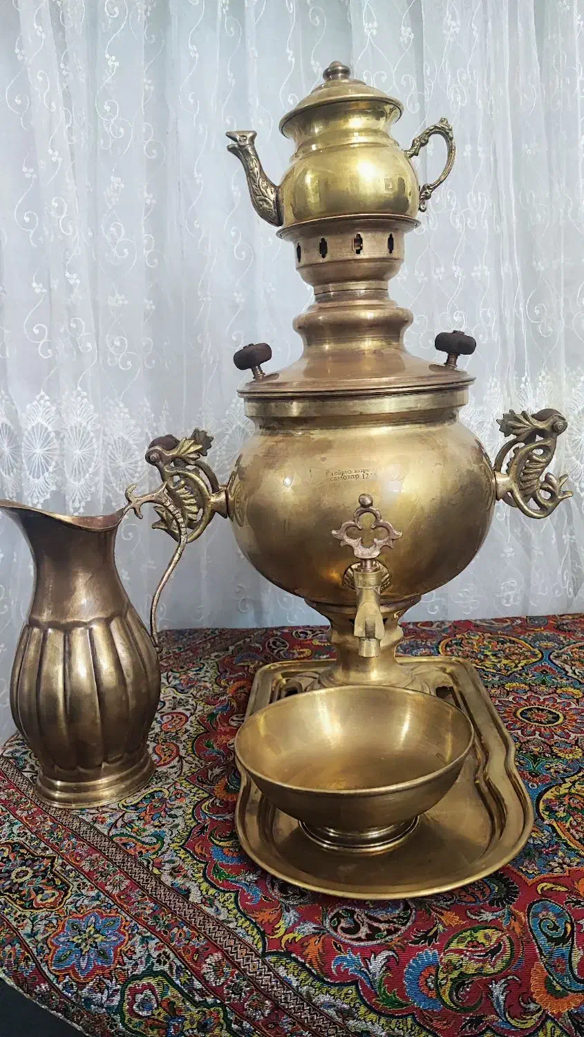 سماوربرنجی قدیمی|کلکسیون اشیاء عتیقه|لنگرود, |دیوار