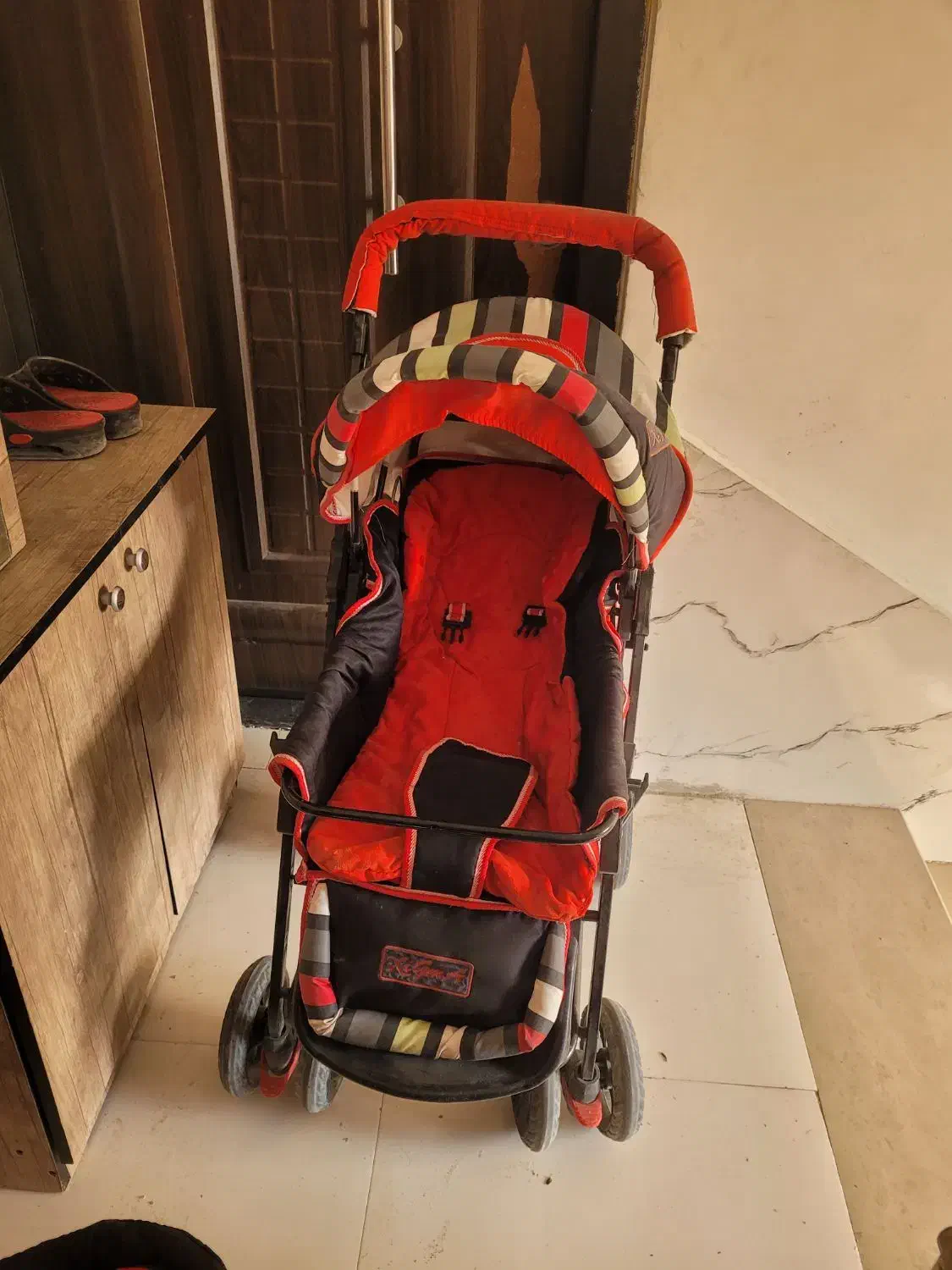 دو عدد کالسکه و یک عدد کریر|کالسکه و لوازم جانبی|شیراز, لاله|دیوار