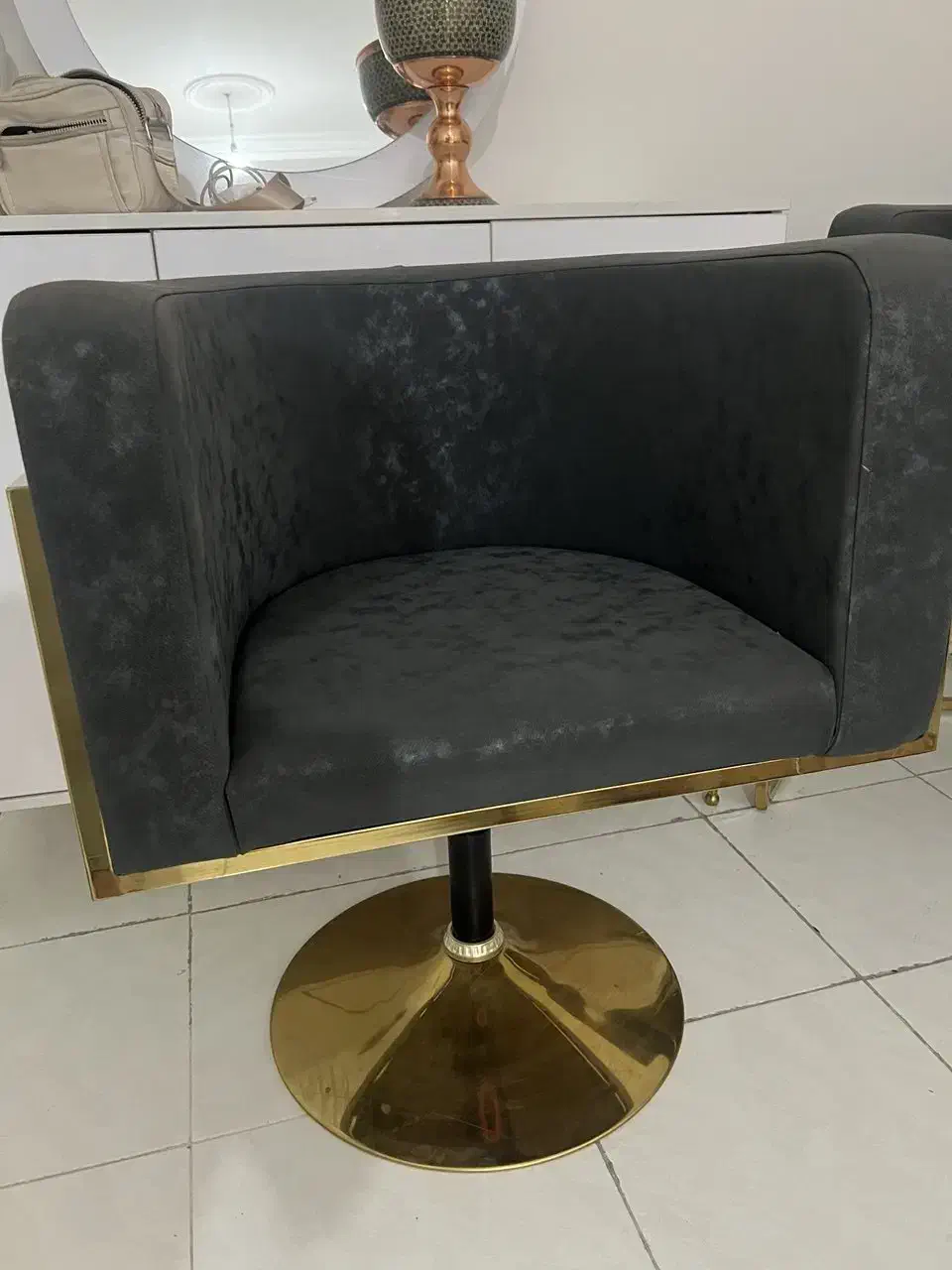 صندلی آرایشگاه|آرایشگاه و سالن‌های زیبایی|هشتگرد, شهرک بعثت|دیوار