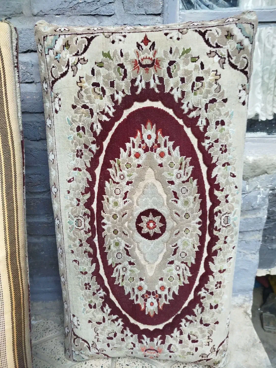 سه عدد پشتی سنتی سالم.|پشتی|تهران, شوش (باغ آذری)|دیوار