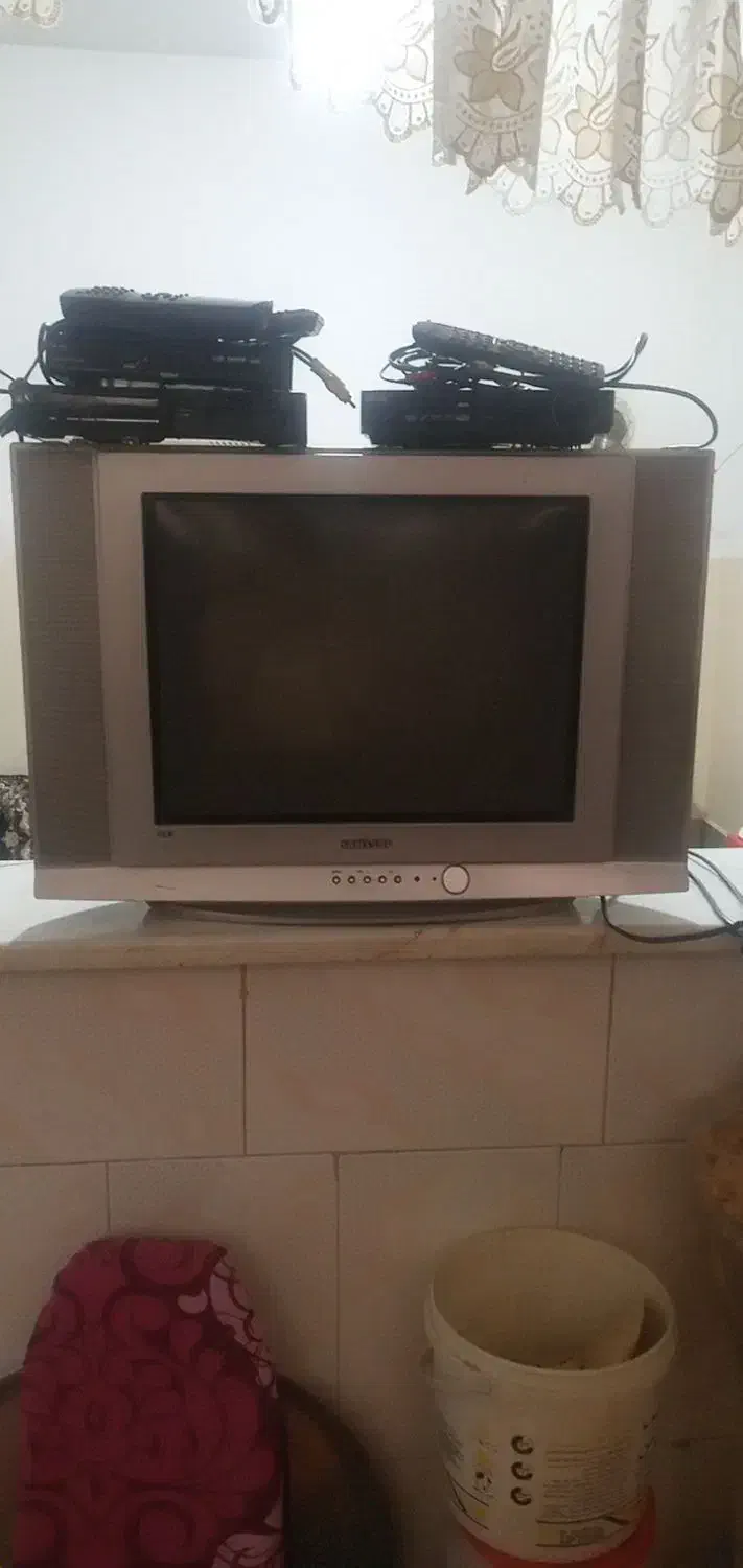 تلویزیون قدیمی کار کرده سالم با دیجیتال و دی وی دی|تلویزیون و پروژکتور|نوبران, |دیوار