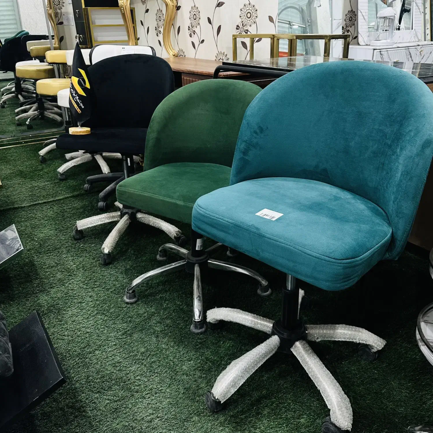 صندلی قاشقی چرخ دار زرکالا|صندلی و نیمکت|یاسوج, |دیوار