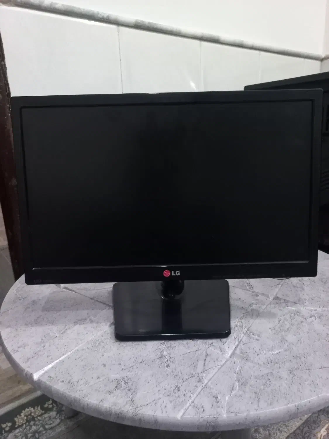 مانیتور الجی LED|قطعات و لوازم جانبی رایانه|قم, شهرک مهدیه (مدرس)|دیوار