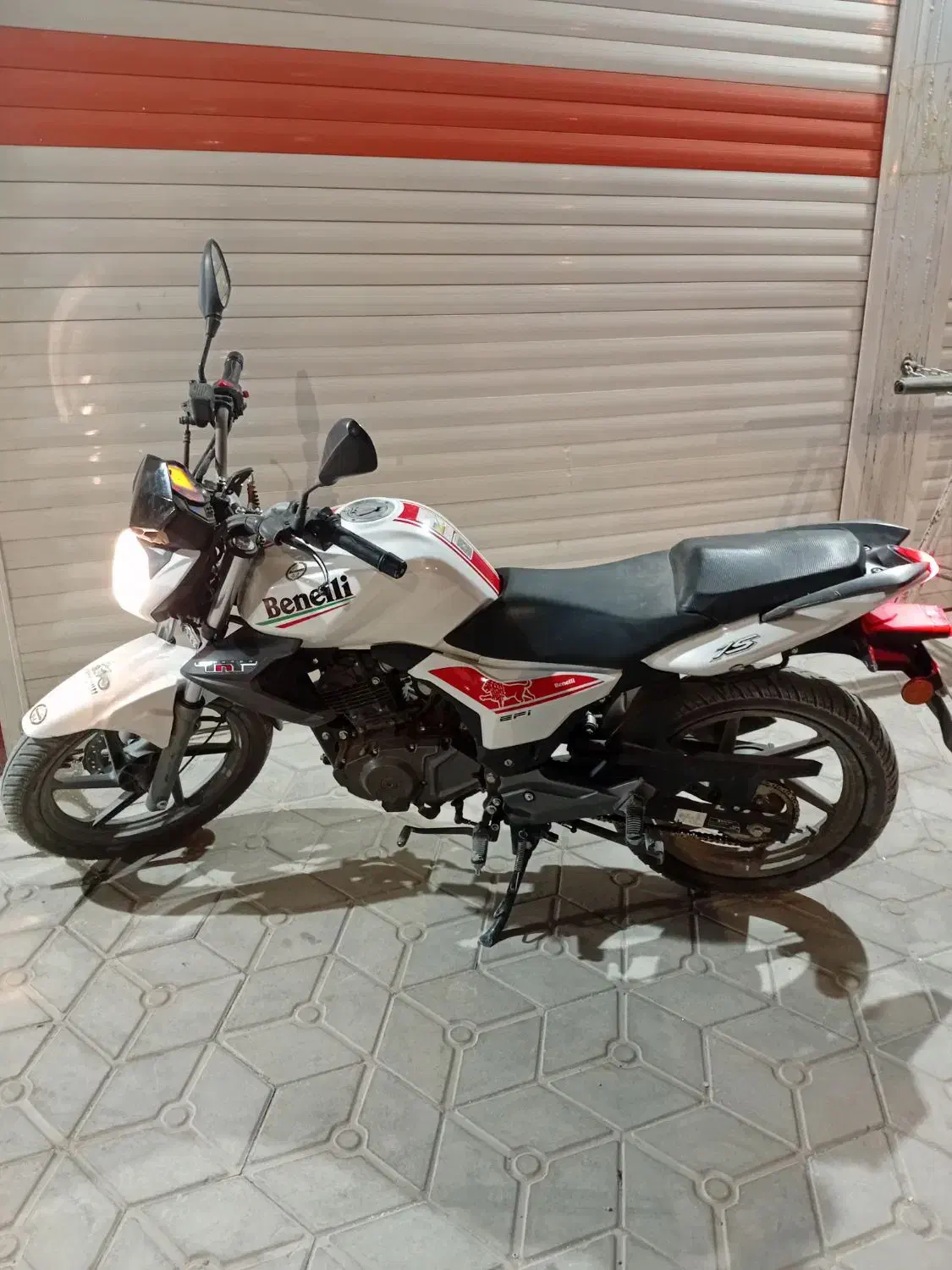 بنلی ۱۵۰|موتورسیکلت|سمیرم, |دیوار