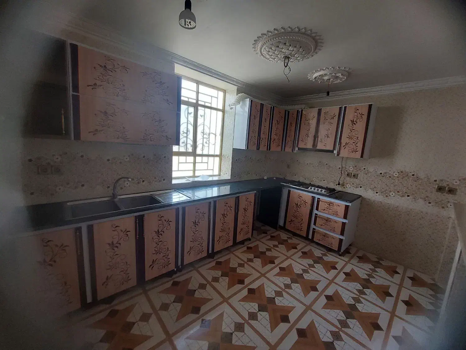 واحد آپارتمان نوسازطبقه بالا دردزک نزدیک مسکن ملی|اجارهٔ آپارتمان|سراوان, |دیوار