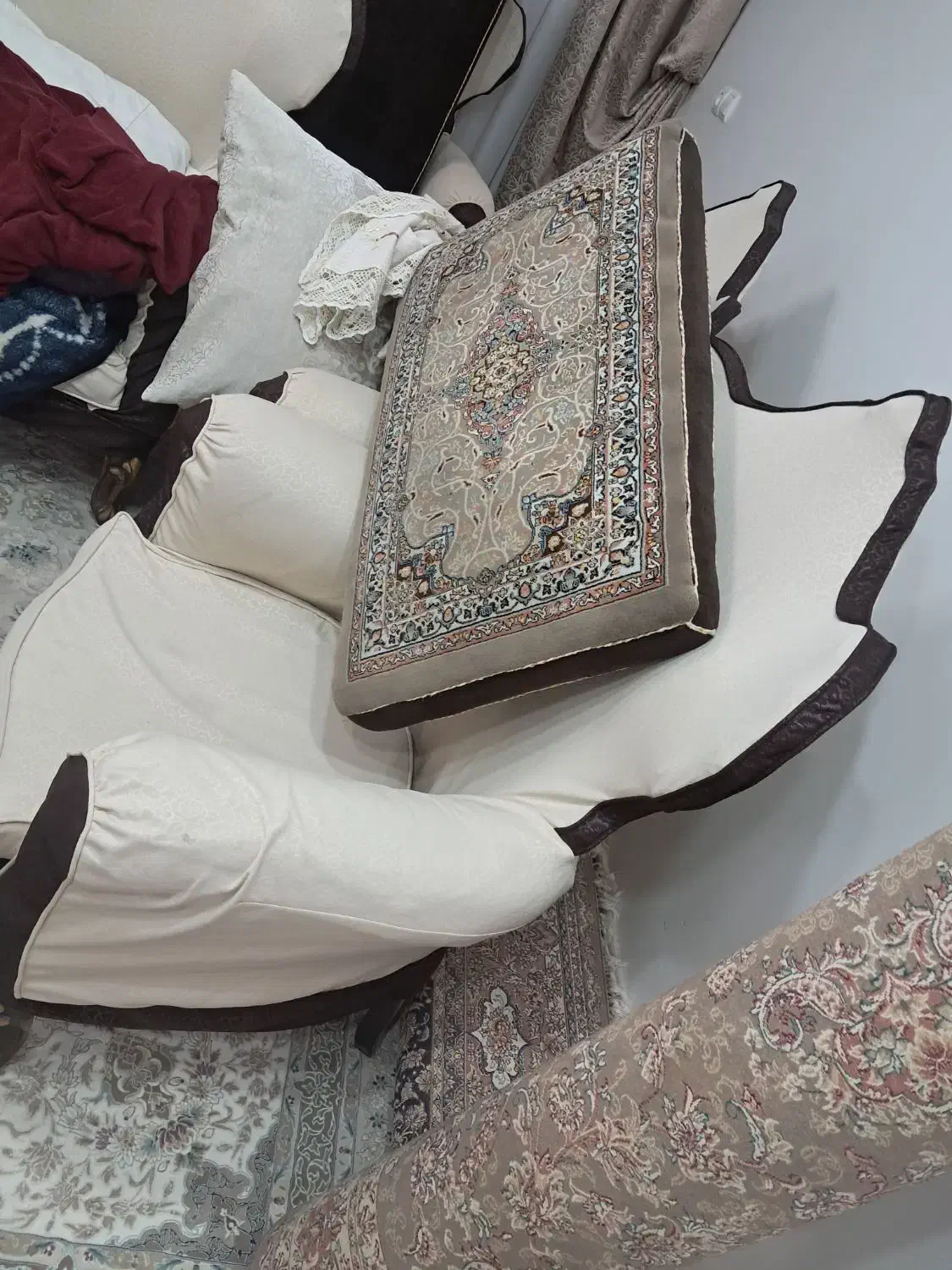 ۴ عدد پشتی سالم|فرش|قم, زنبیل آباد|دیوار