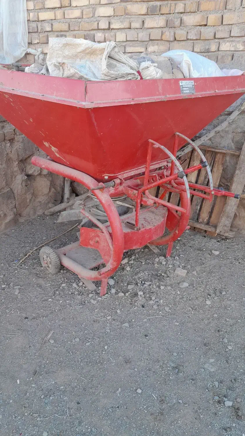 بذرپاش و کودپاش ۵۰۰ کیلویی|قطعات یدکی و لوازم جانبی|تربت جام, جامی|دیوار