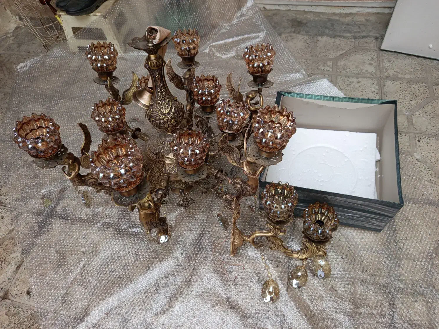 لوستر سقفی طرع فرشته برنزی و یک عدد دیوار کوب|لوستر و چراغ آویز|قدس, شهرقدس|دیوار