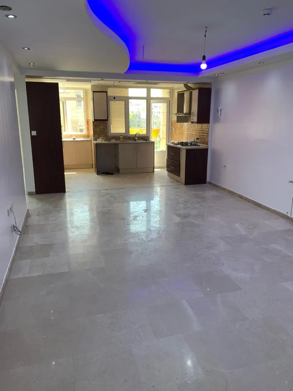 ۷۷ متر دو خواب ( شیان لویزان ) ( موقعیت عالی )