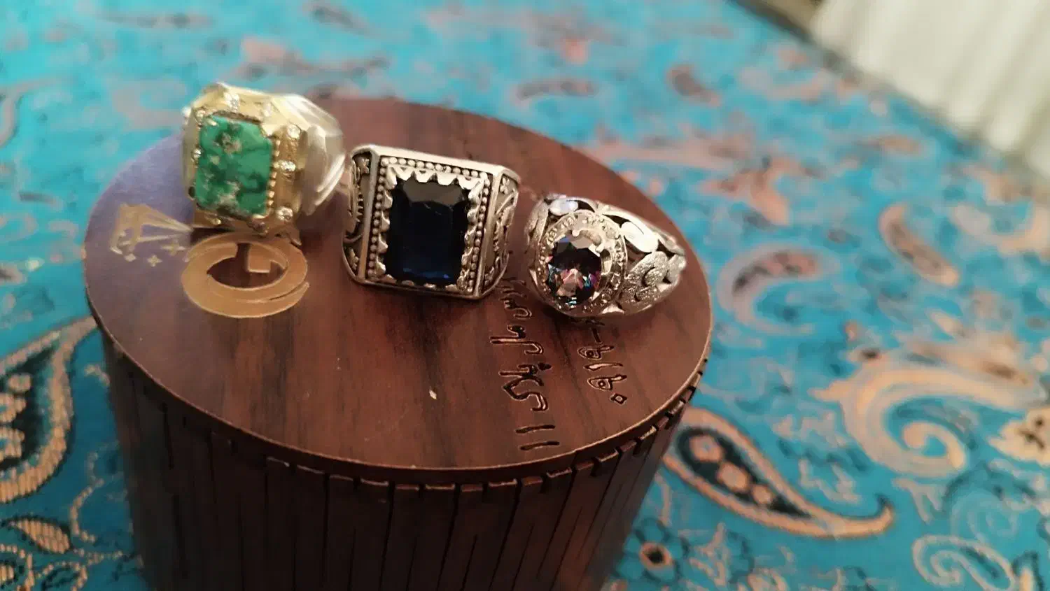 انگشتر اولی ازسمت راست برای فروش است|جواهرات|کوهسار (البرز), |دیوار