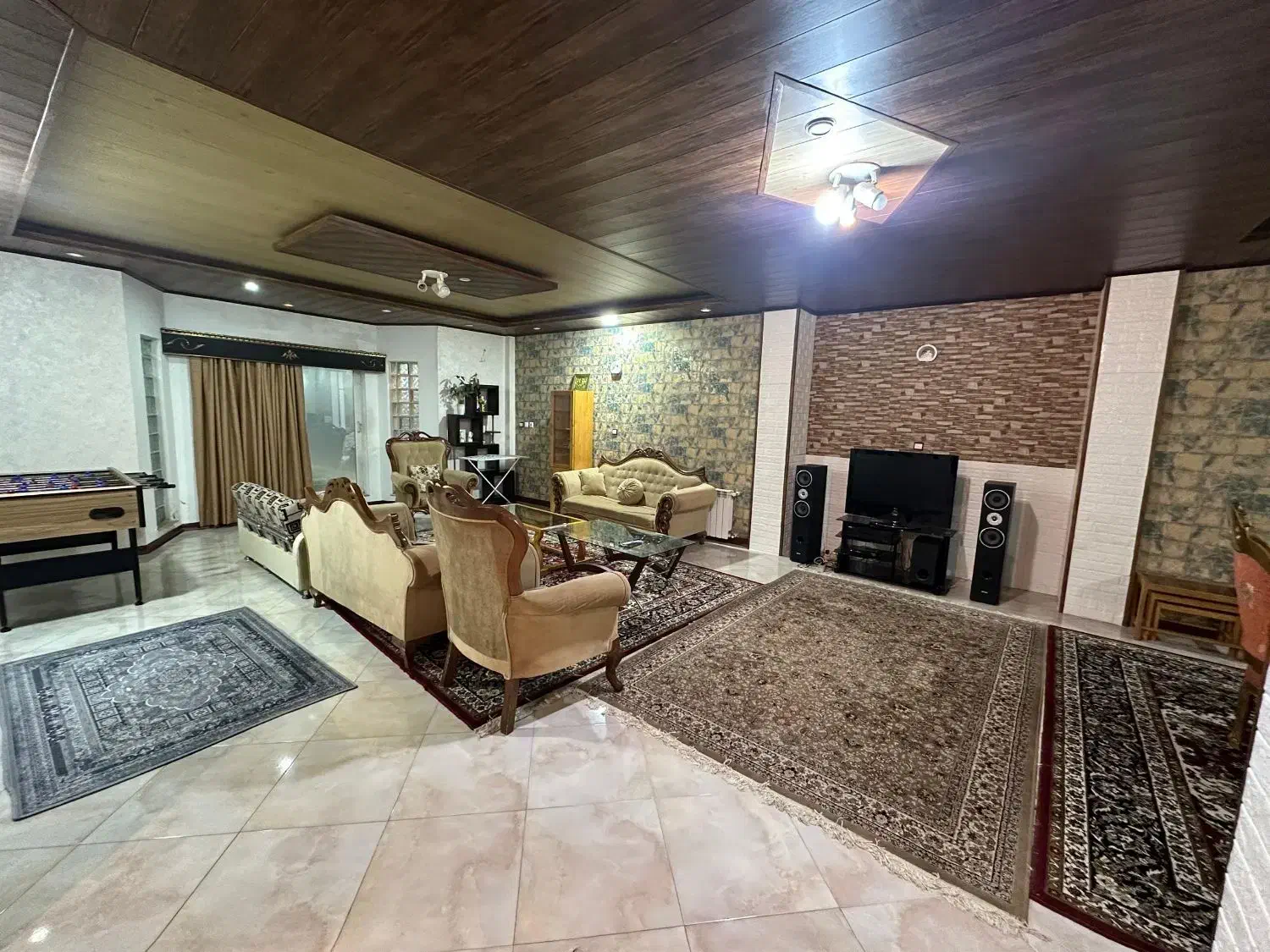 ویلا استخردار فانوس خانوادگی|اجارهٔ کوتاهمدت ویلا و باغ|ایزدشهر, |دیوار