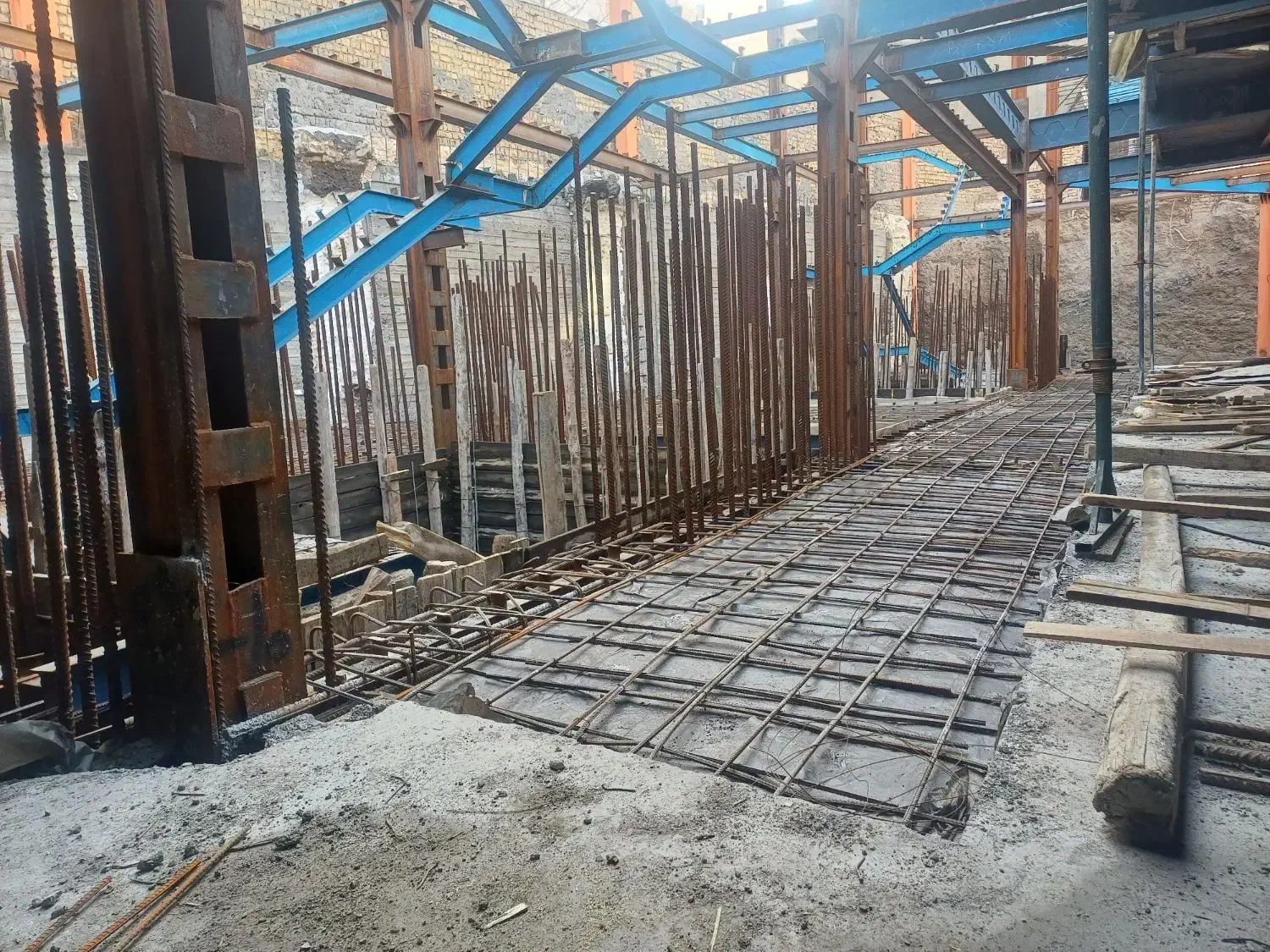 استا کار قالب بندی و آرماتوربندی|استخدام معماری، عمران و ساختمانی|مشهد, دانشجو|دیوار