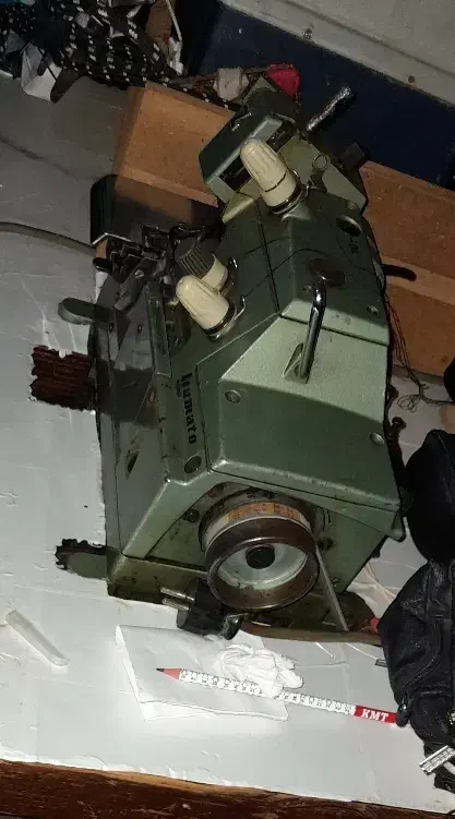 سردوز س نخ|چرخ خیاطی و ریسندگی|ایوان, |دیوار