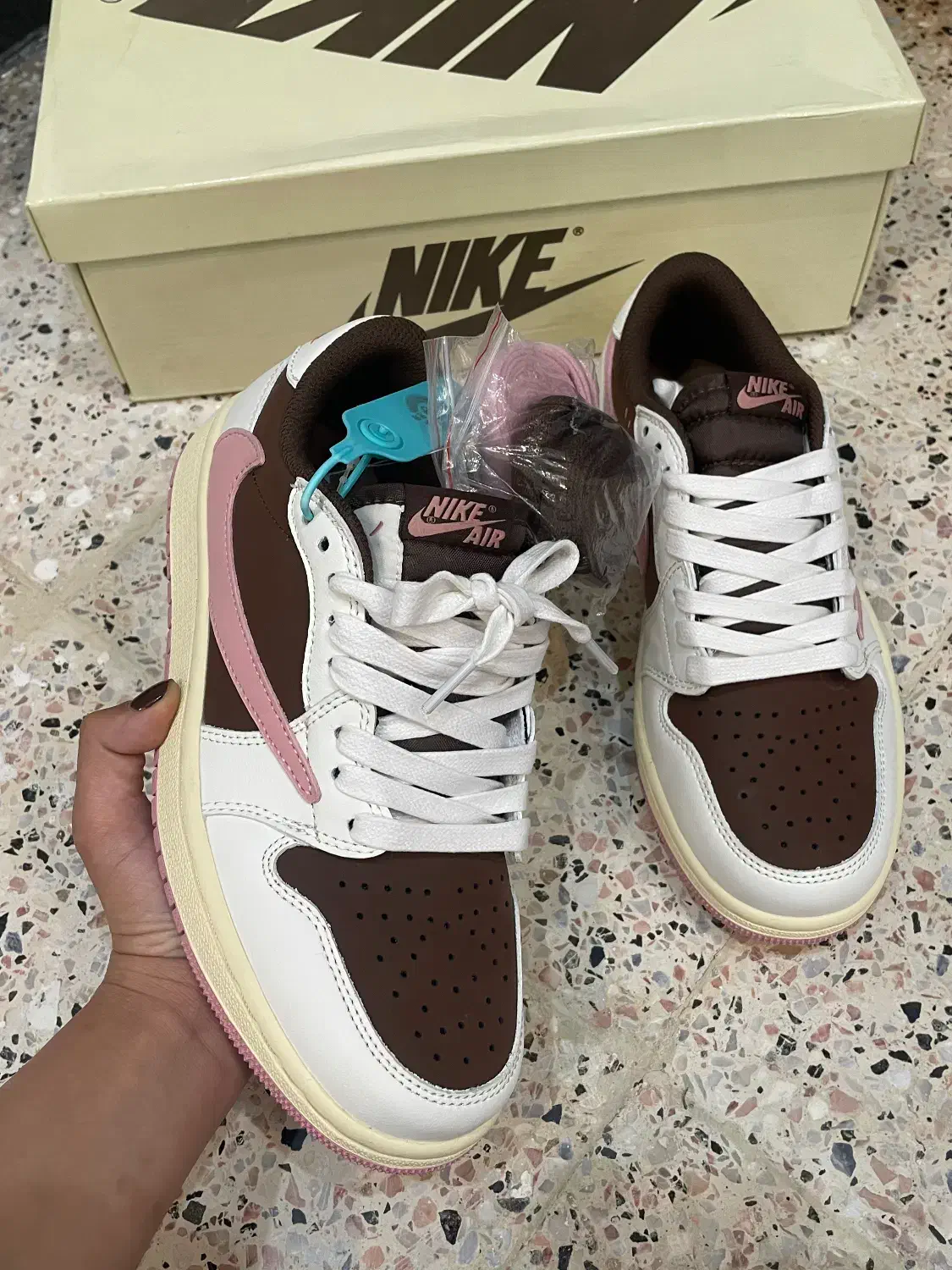 کفش کتونی|کیف، کفش، کمربند|گنبد کاووس, |دیوار