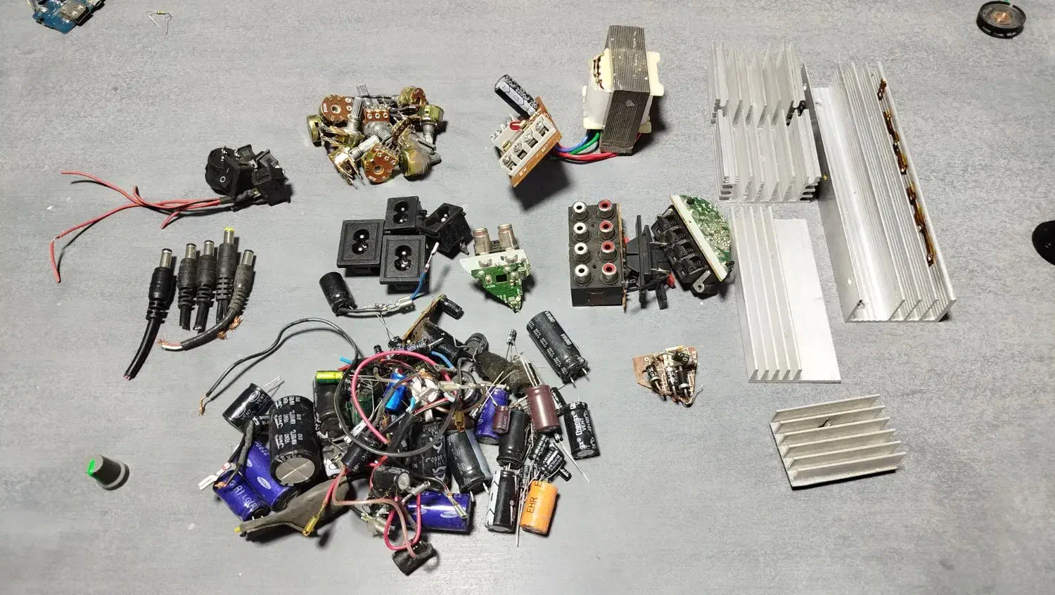 قطعات امپلی فایر و الکترونیک یکجا|سیستم صوتی خانگی|تهران, شهرک رضویه|دیوار