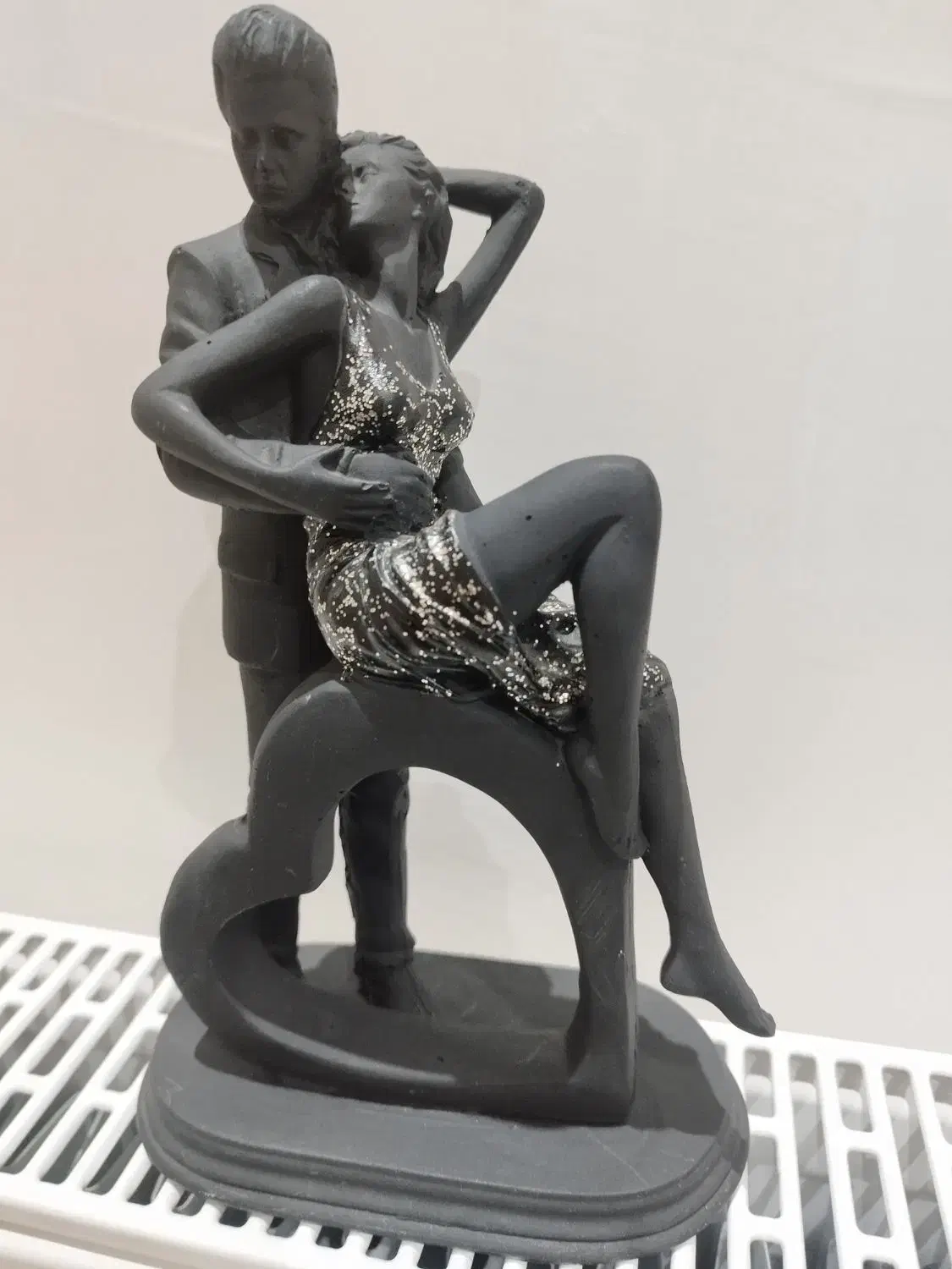 تعدادی مجسمه ودکوری|مجسمه، تندیس، ماکت|میانه, |دیوار