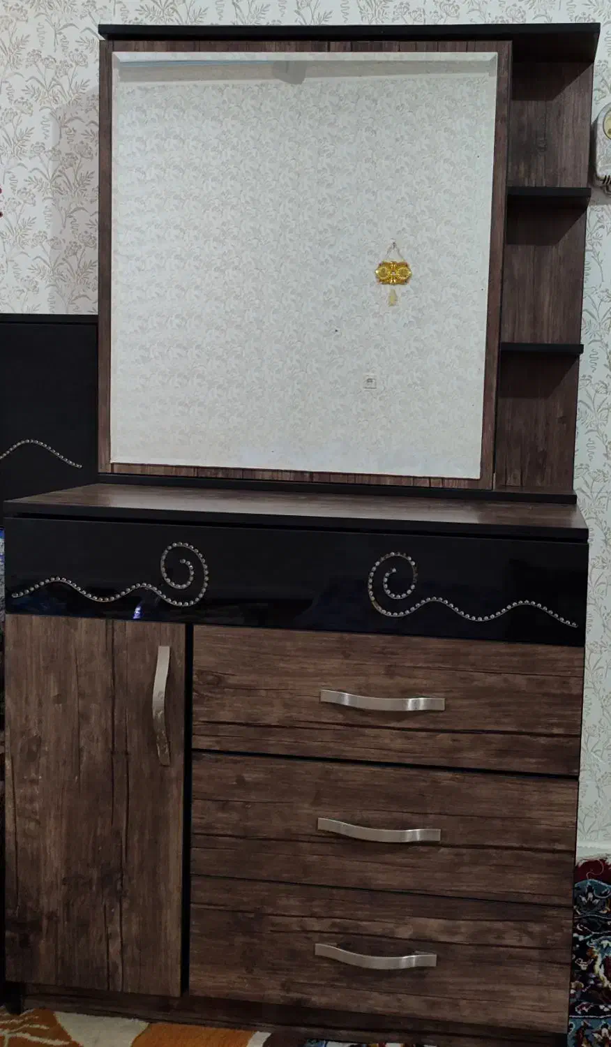 تختخواب دونفره و میز آرایش|تخت و سرویس خواب|شوشتر, |دیوار