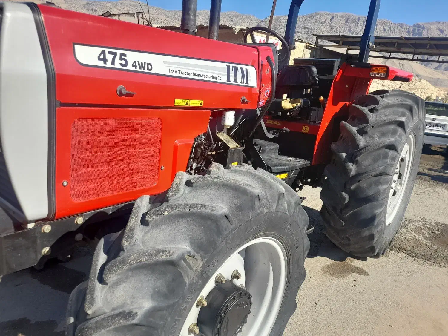 فروش تراکتور فرگوسن ،جفت کارخانه ۴۷۵ مدل آخر ۴۰۱|خودرو سنگین|آبدانان, |دیوار