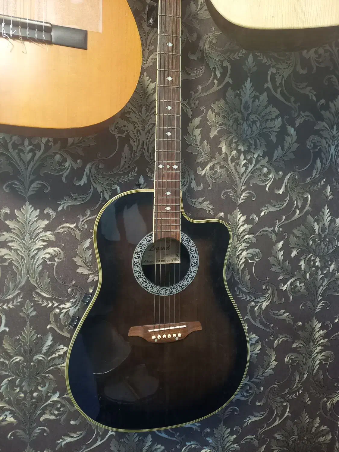 گیتار آکوستیک|گیتار، بیس، امپلیفایر|رشت, خواهر امام|دیوار