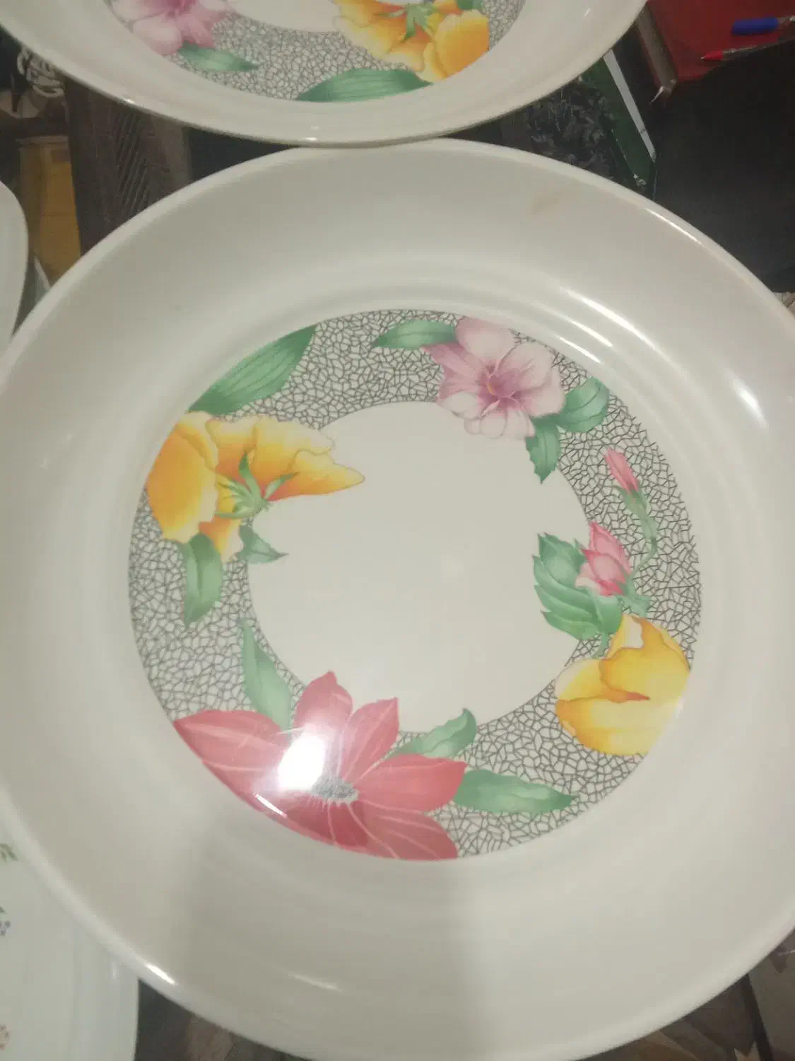 تعداد ۸۰بشقاب و دیس ملامین|ظروف سرو و پذیرایی|شیراز, کوزه گری|دیوار