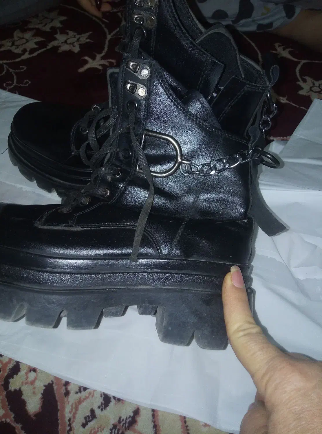 پوتین|کیف، کفش، کمربند|سیلوانه, |دیوار