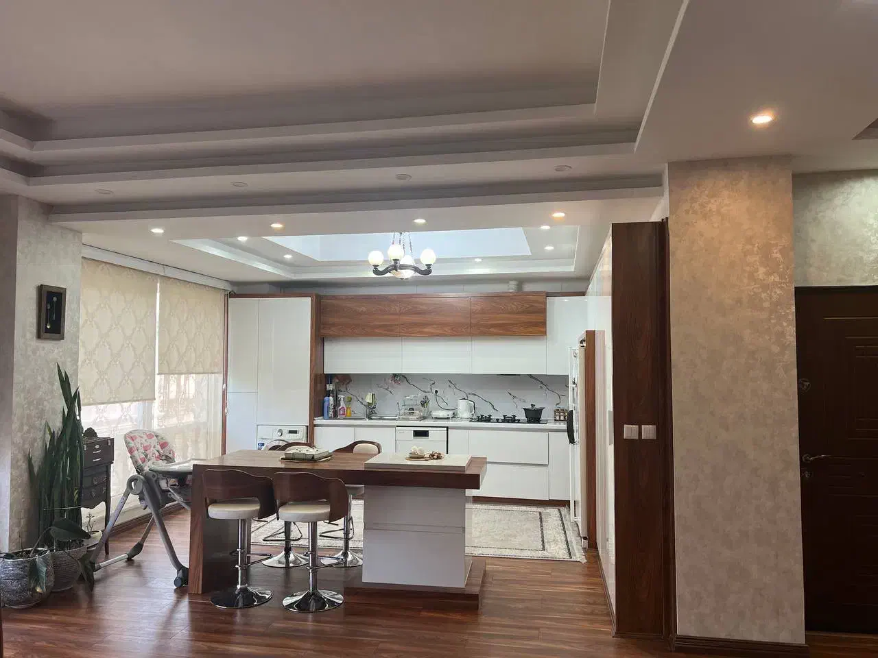 ۱۵۰ متر تک واحد دلباز //خیابان حزین|فروش آپارتمان|لاهیجان, حزین|دیوار