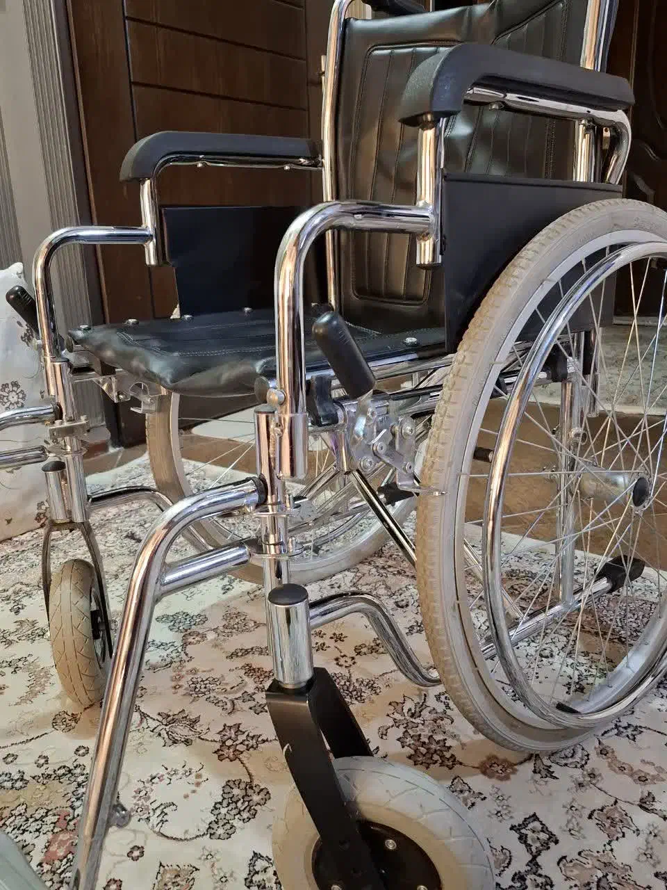 فروش ویلچر|آرایشی، بهداشتی، درمانی|شاهینشهر, نظامی|دیوار