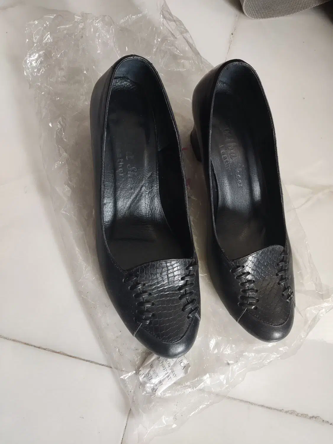 کفش چرم مجلسی در حد نوسایز ۳۷|کیف، کفش، کمربند|کرج, کیانمهر|دیوار