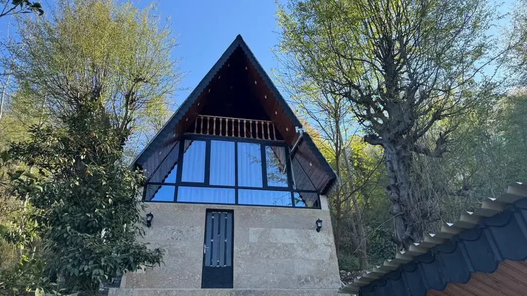 کلبه سوئیسی آبشار|اجارهٔ کوتاه‌مدت ویلا و باغ|نشتارود, |دیوار