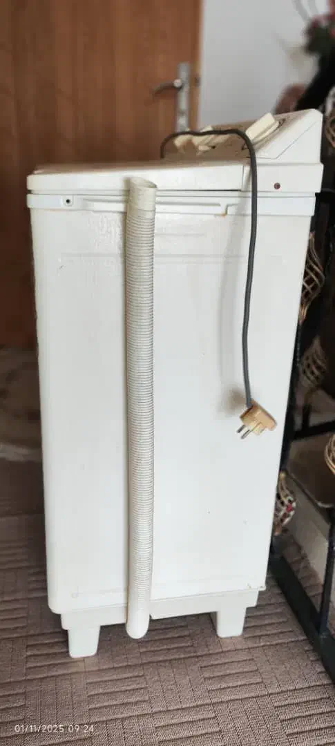 فروش دو دستگاه ماشین لباسشویی دوقلو|ماشین لباسشویی و خشککن لباس|شاهینشهر, عطار|دیوار