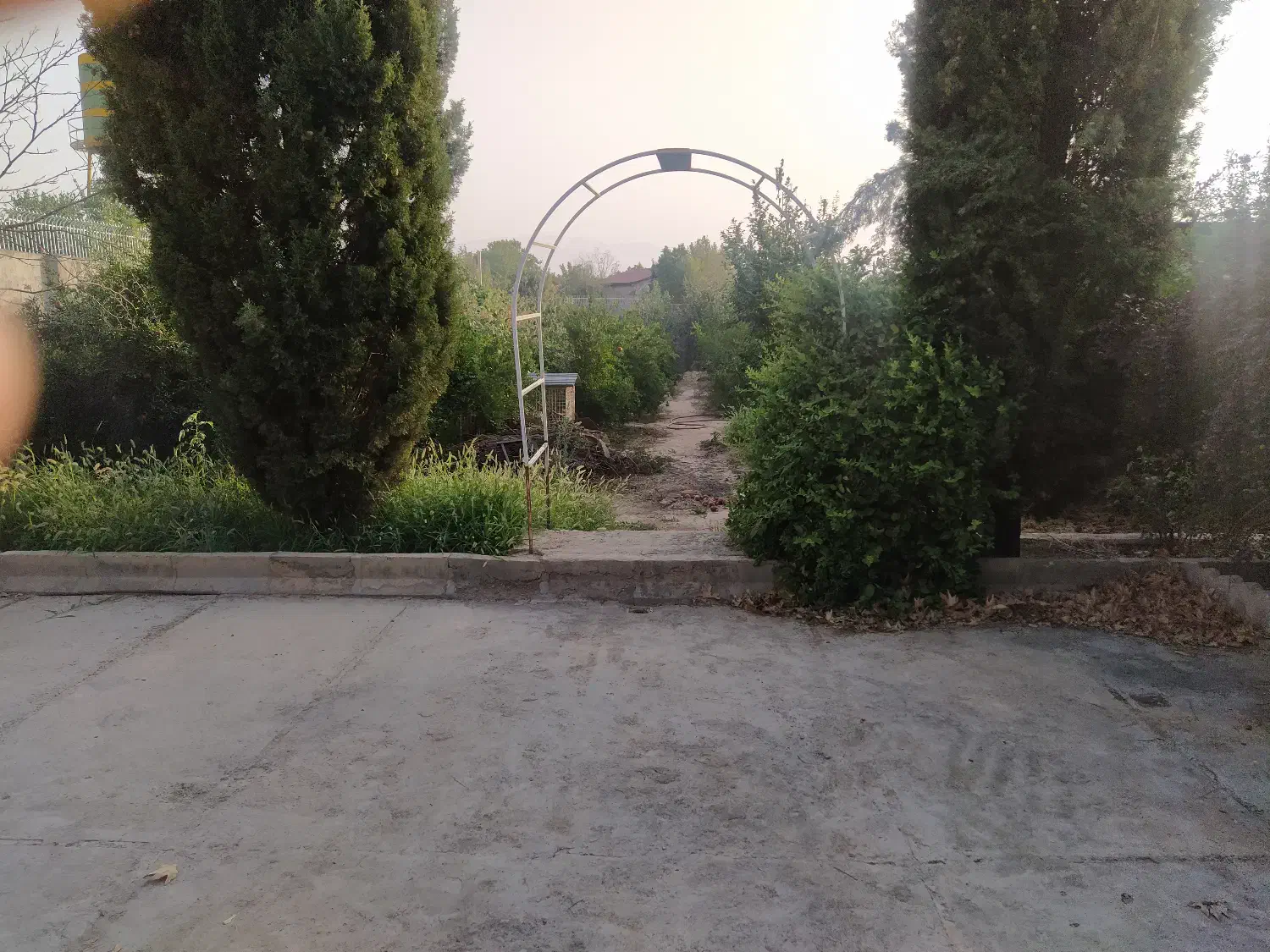 اجاره باغ شخصی|اجارهٔ کوتاه‌مدت ویلا و باغ|شیراز, باغشهر قصر سبز|دیوار