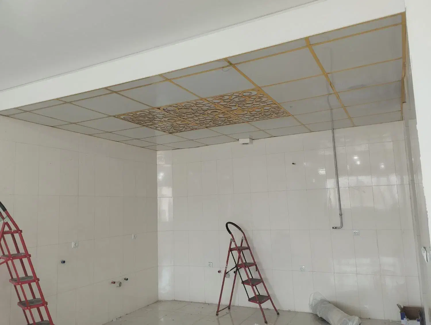 نصب انواع پی وی سی پلکسی|خدمات پیشه و مهارت|مریوان, |دیوار