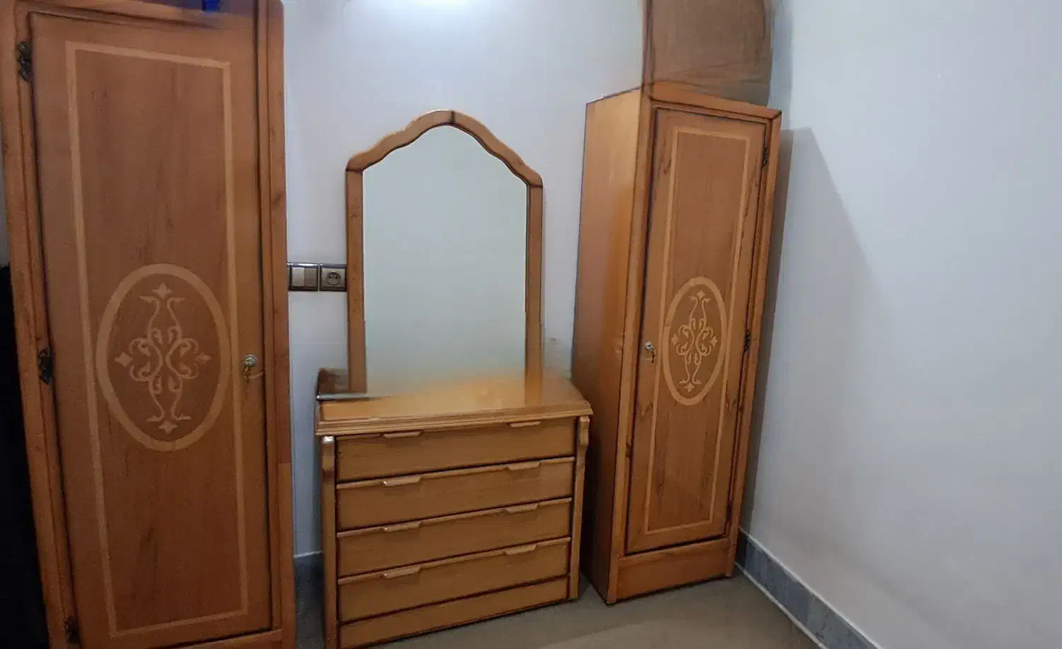 کمد|جاکفشی، کمد، دراور|ابریشم, |دیوار