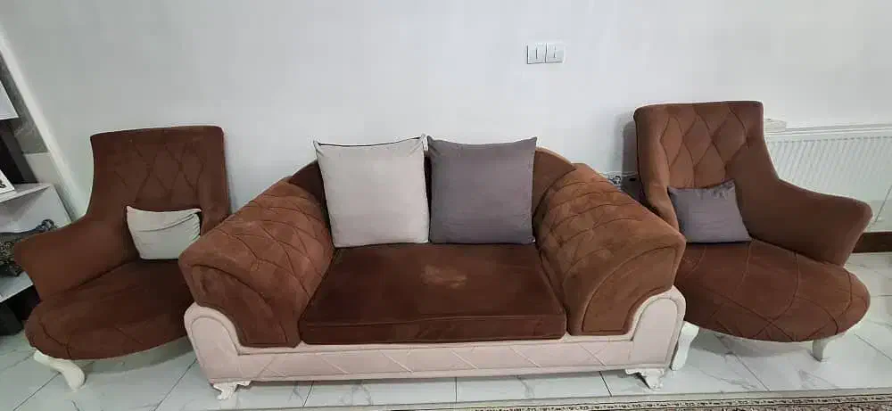 مبل راحتی ۷ نفره به همراه میز عسلی|مبلمان خانگی و میز عسلی|شاهینشهر, گزبرخوار|دیوار