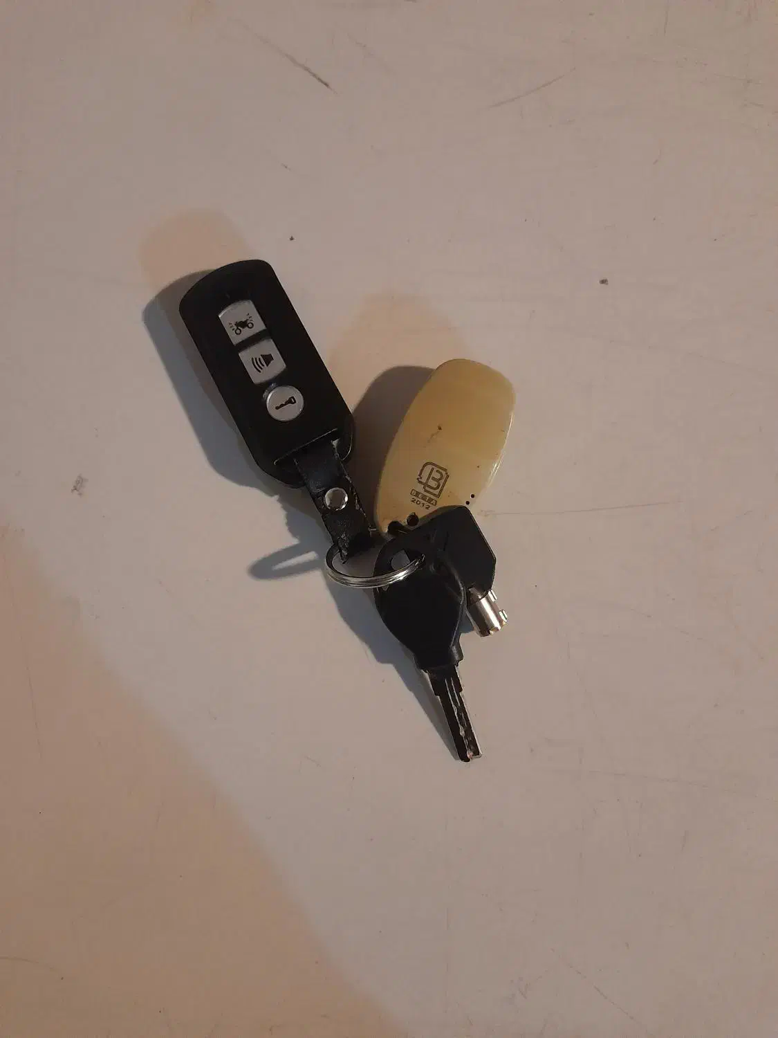 ریموت و سویچ موتورسیکلت پیدا شده|اشیا|تهران, پونک|دیوار