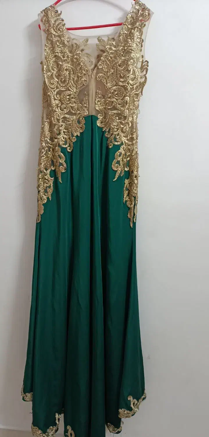 لباس مجلسی|لباس|مشهد, مصلی (کارمندان اول)|دیوار